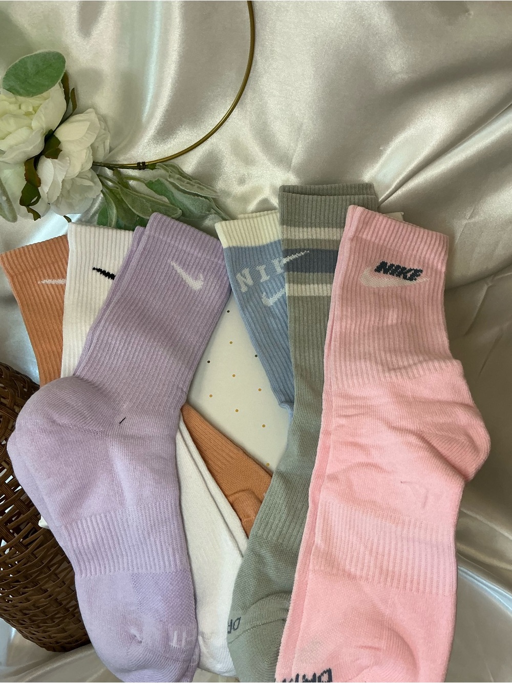 NWOT Nike Pastel Crew Socks 6 Pack Medium — Pink, Lavender, Sage, Blue, Peach
